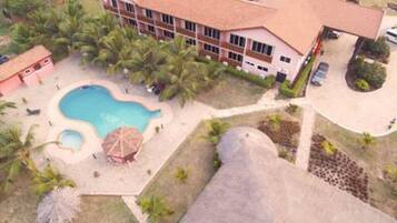 Hồ bơi trong nhà, hồ bơi ngoài trời