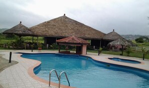 Piscine couverte, piscine extérieure