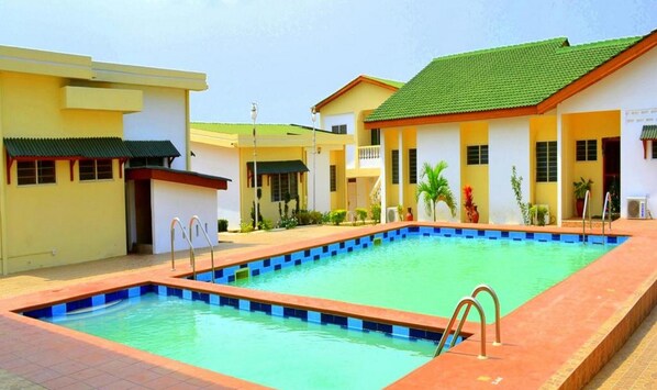Indoor pool - Hotel Loreto- Queen Room With Pool View (Cape Coast)