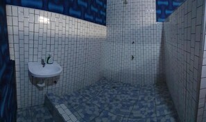 Bathroom - Orange Beach Resort -budget Double (Cape Coast)