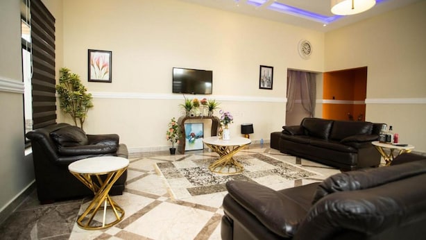 Unclassified image, 1 of 28, button - Brynx Haven -family Room (Cape Coast)