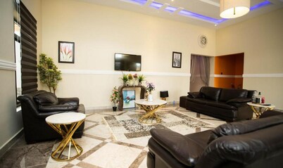 Brynx Haven -family Room