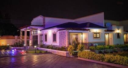 Brynx Haven -family Room