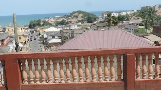 Property grounds - Is Guest House- King Room (Cape Coast)