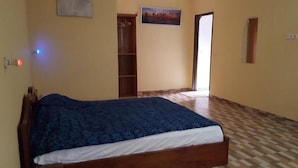 1 bedroom - Is Guest House- King Room (Cape Coast)