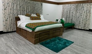 1 bedroom, premium bedding, desk, soundproofing - Accruase Paradise, Cape Coast (Prampram)