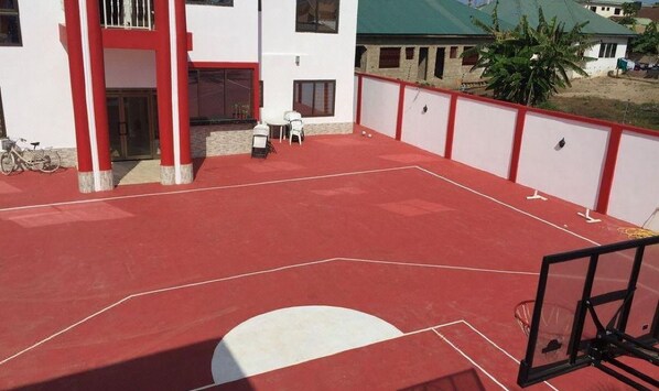 Sport court - Rasta Tees Place, Presidential Apartment (Adenta)