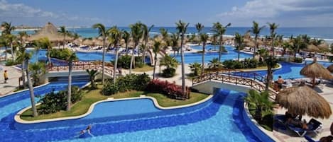 Condo, 2 habitaciones, balcón, vista a la alberca | Alberca | Alberca al aire libre