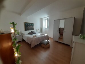 1 Schlafzimmer, Reisekinderbett, kostenloses WLAN, Bettwäsche