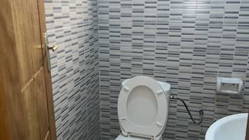 Deluxe Apartment | Bathroom