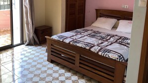 Deluxe-lejlighed | Premium-sengetøj, Select Comfort-senge, pengeskab på værelset