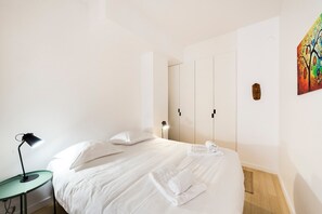 1 bedroom, iron/ironing board, internet, bed sheets