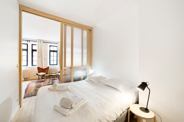 1 bedroom, iron/ironing board, internet, bed sheets