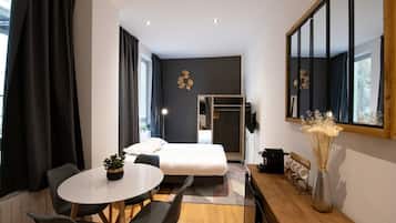 Fer et planche à repasser, accès Internet, draps fournis