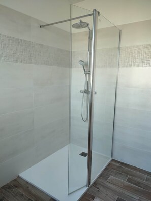 Bathtub - 10 bed cottage (BARFLEUR)