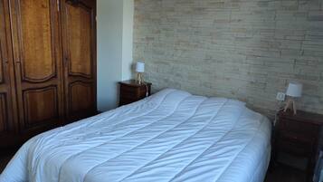 3 chambres, fer et planche à repasser, Wi-Fi gratuit, draps fournis