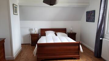 3 chambres, fer et planche Ă  repasser, Wi-Fi gratuit, draps fournis