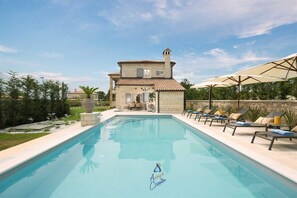Outdoor pool - Luxurious Istrian villa for 8 with private pool, organic garden and playgrounds (Kanfanar)