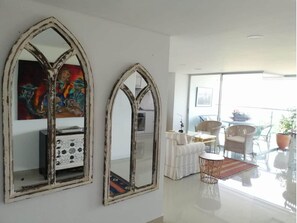 Unclassified image, 2 of 25, button