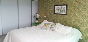 3 bedrooms, iron/ironing board, travel crib, free WiFi