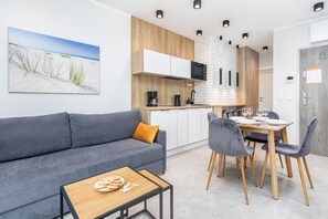Apartment, 1 Schlafzimmer, Balkon, Meerblick | Wohnzimmer