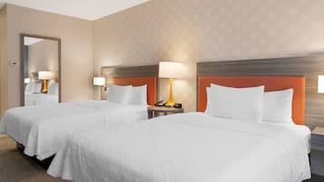 Habitació, 2 llits de matrimoni, accessible (Hearing) | Cortines opaques, planxa i posts de planxar i bressols gratuïts