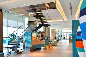 Breakfast, lunch served; local and international cuisine, sea views - Hilton Garden Inn Bahrain Bay (Manama)