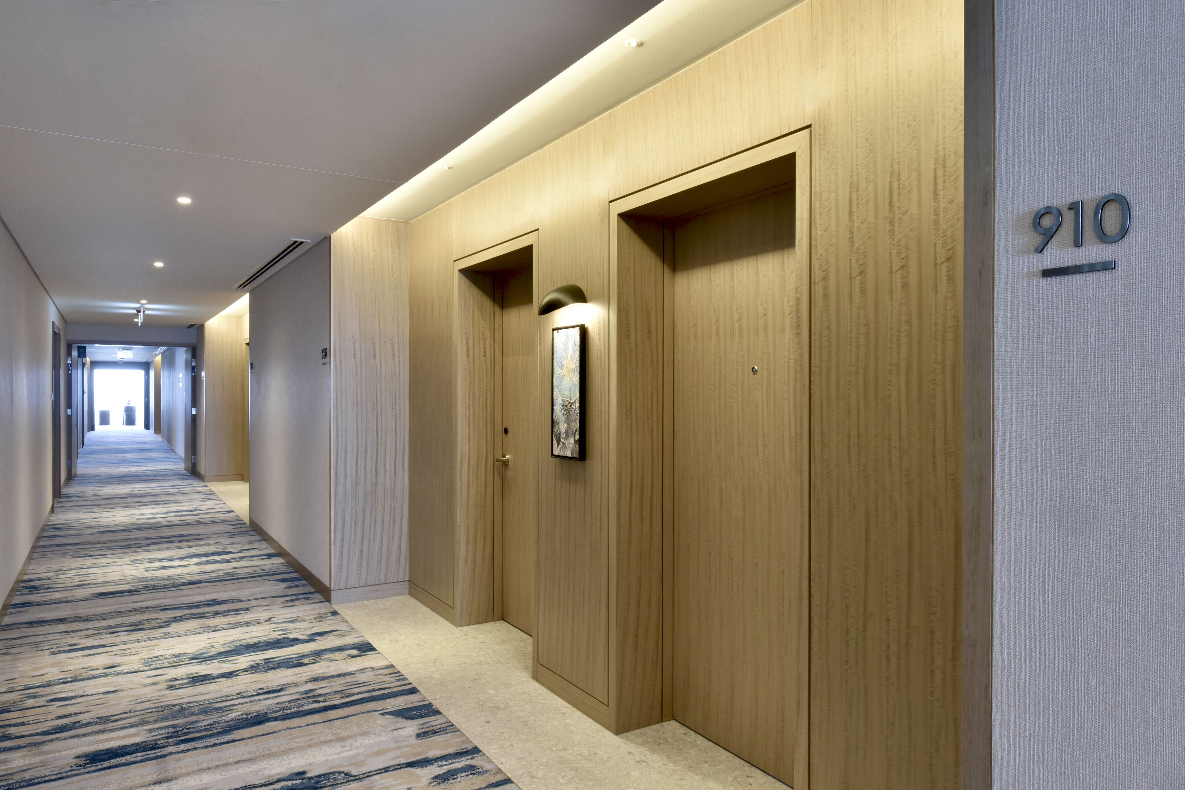 1 bedroom, down duvets, minibar, in-room safe