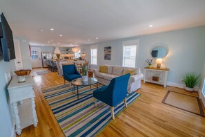 Una televisión, una oficina