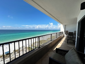 Property grounds - "Breakers East 902" Gulf Front 2 BR/2BA Beach setup included (Destin)