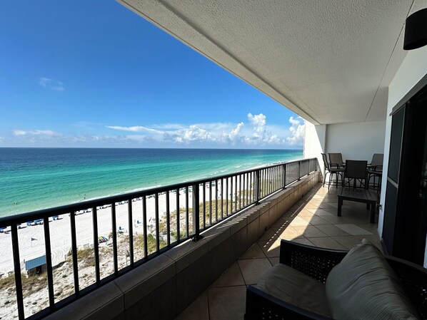 Property grounds - "Breakers East 902" Gulf Front 2 BR/2BA Beach setup included (Destin)