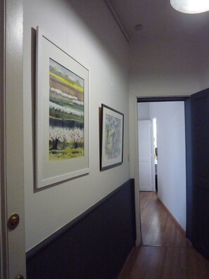 Interior - Apartment in Avignon center intra muros. Outdoor courtyard. Free private parking. (Avignon)