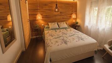 3 chambres, fer et planche à repasser, lit de bébé portatif