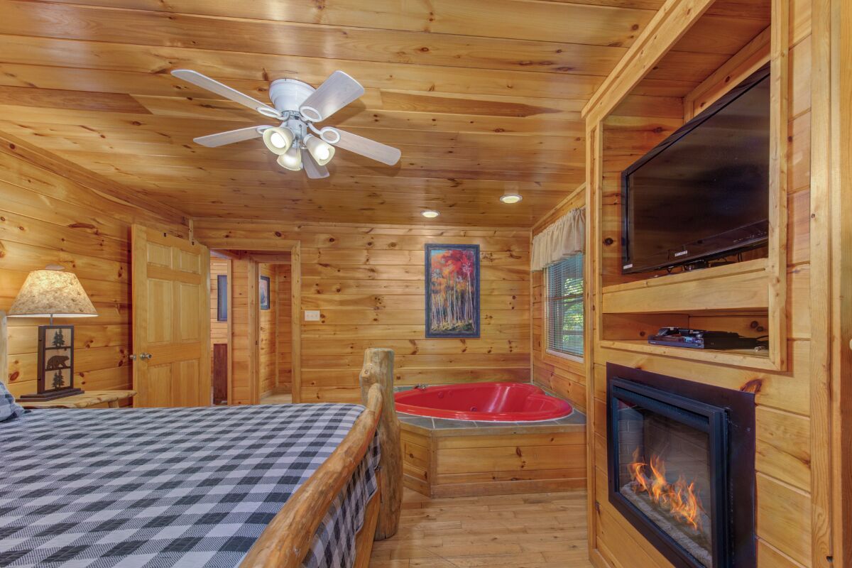 2 bedrooms, desk, iron/ironing board, travel crib