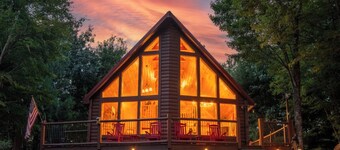 … Quiet Cabin Getaway … Close to Town … Hot Tub …