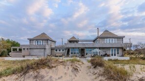 Casa, várias camas (Amagansett Beachfront Beauty) | Fachada