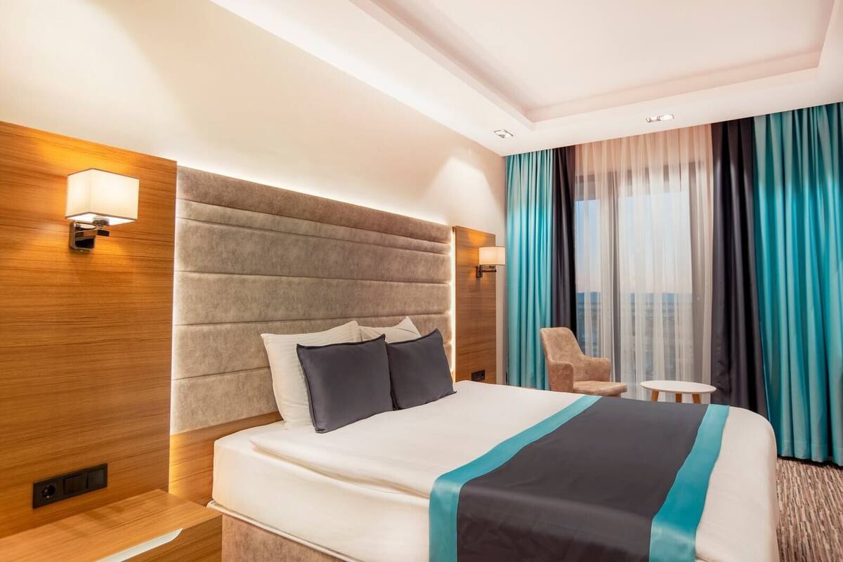 In-room safe, blackout drapes, soundproofing, WiFi (free)