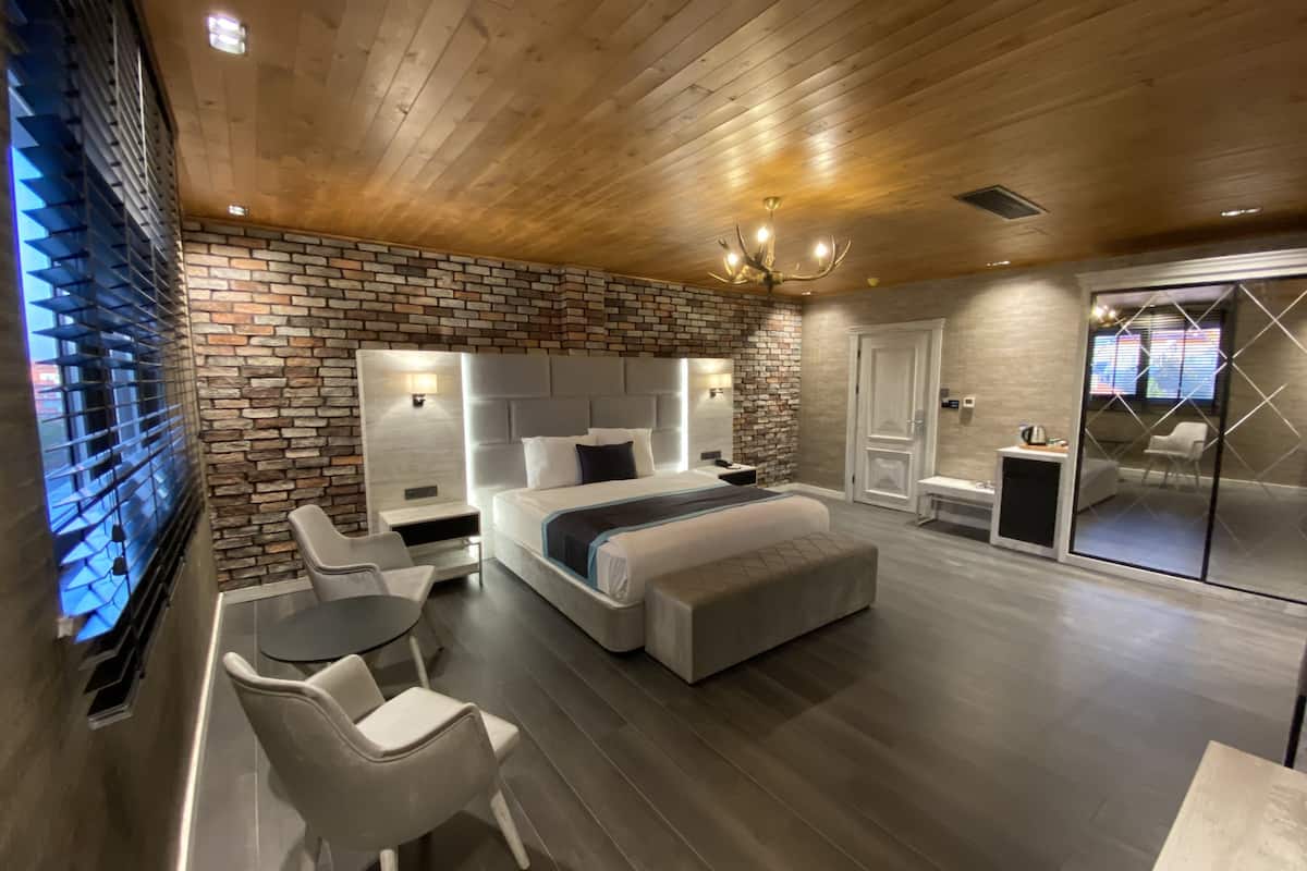 standard loft | 1 bedroom, in-room safe, blackout curtains, soundproofing