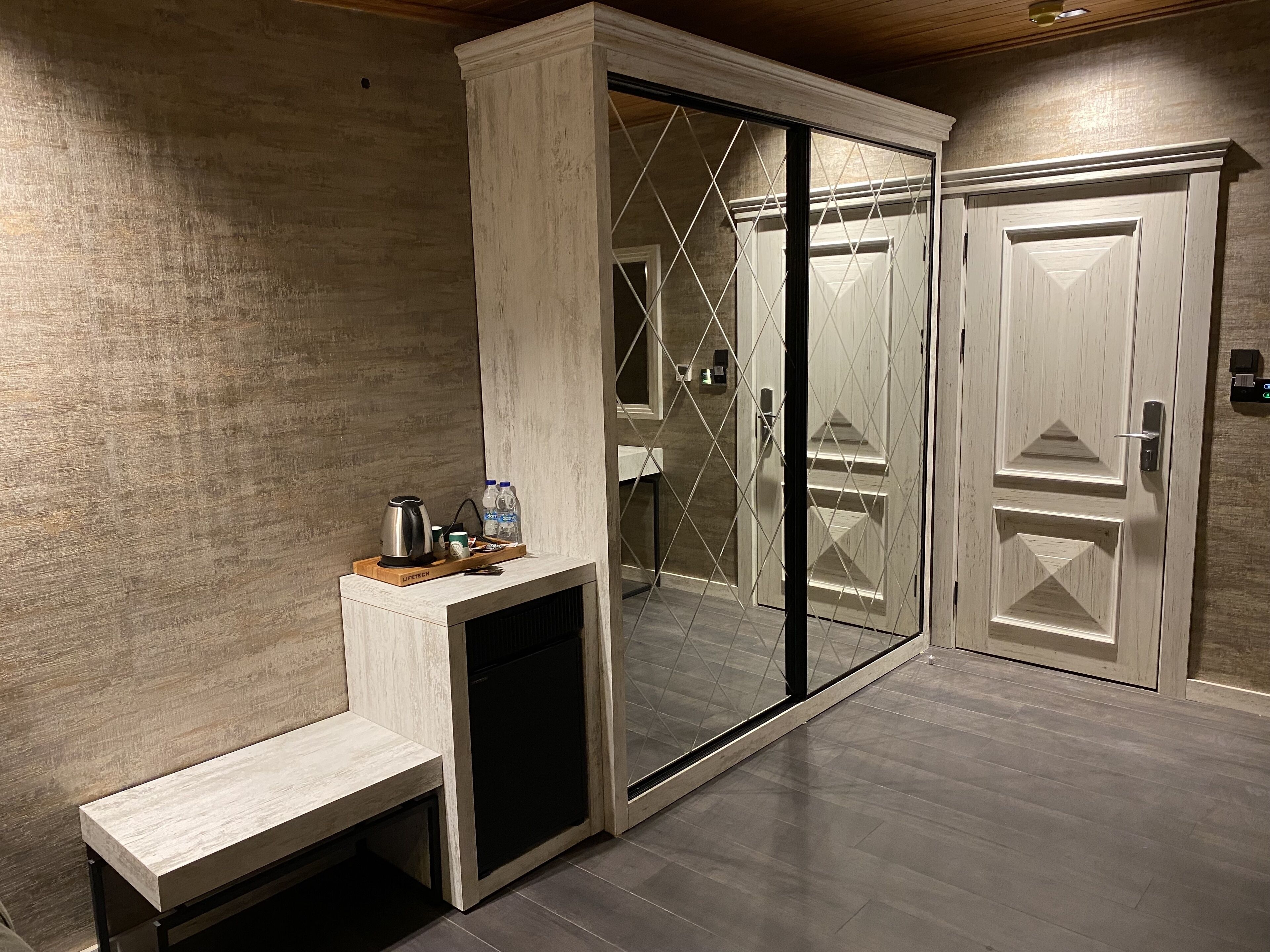 penthouse | 1 bedroom, in-room safe, blackout curtains, soundproofing