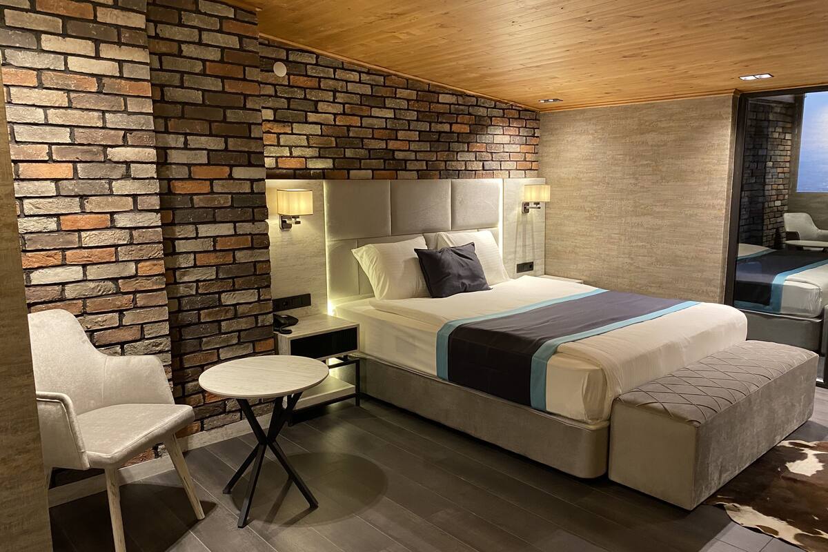 deluxe loft | 1 bedroom, in-room safe, blackout curtains, soundproofing