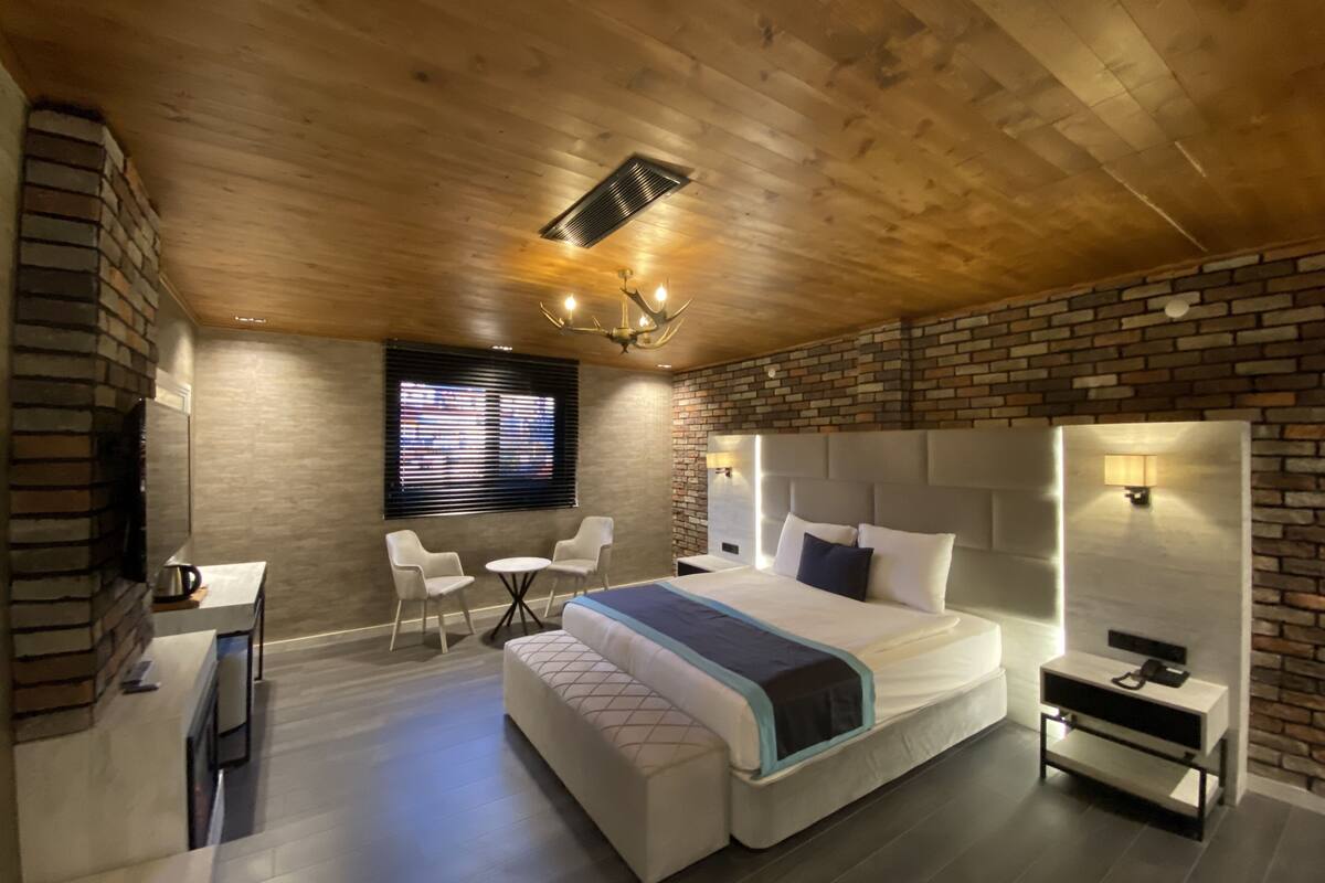 In-room safe, blackout drapes, soundproofing, WiFi (free)
