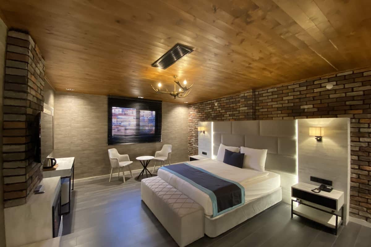 In-room safe, blackout drapes, soundproofing, WiFi (free)