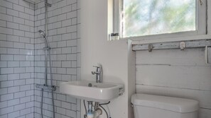 Rumah, Beberapa Tempat Tidur (Bungalow 1 - 1BR, Water View) | Kamar mandi