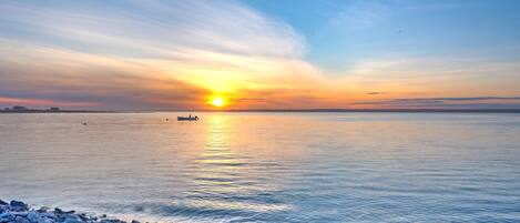 Maison, plusieurs lits (Bungalow 2 - 1BR, Water View) | Plage