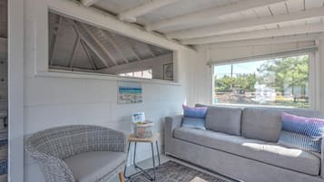 House, Multiple Beds (Bungalow 5 - 1BR, Water View) | Living room