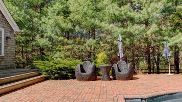 House, Multiple Beds (Traditional East Hampton Estate) | Property grounds