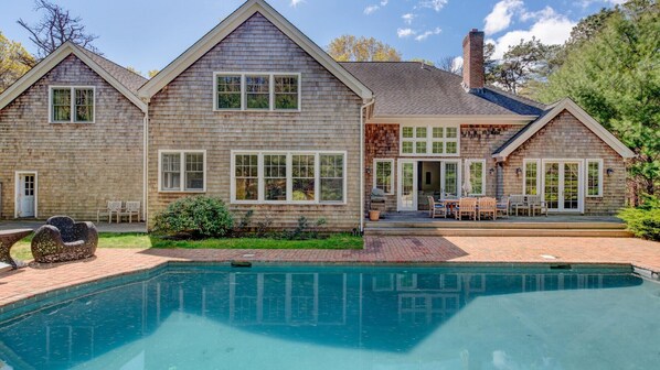 House, Multiple Beds (Traditional East Hampton Estate)