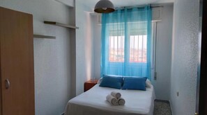 3 slaapkamers, een bureau, een strijkplank/strijkijzer, wifi