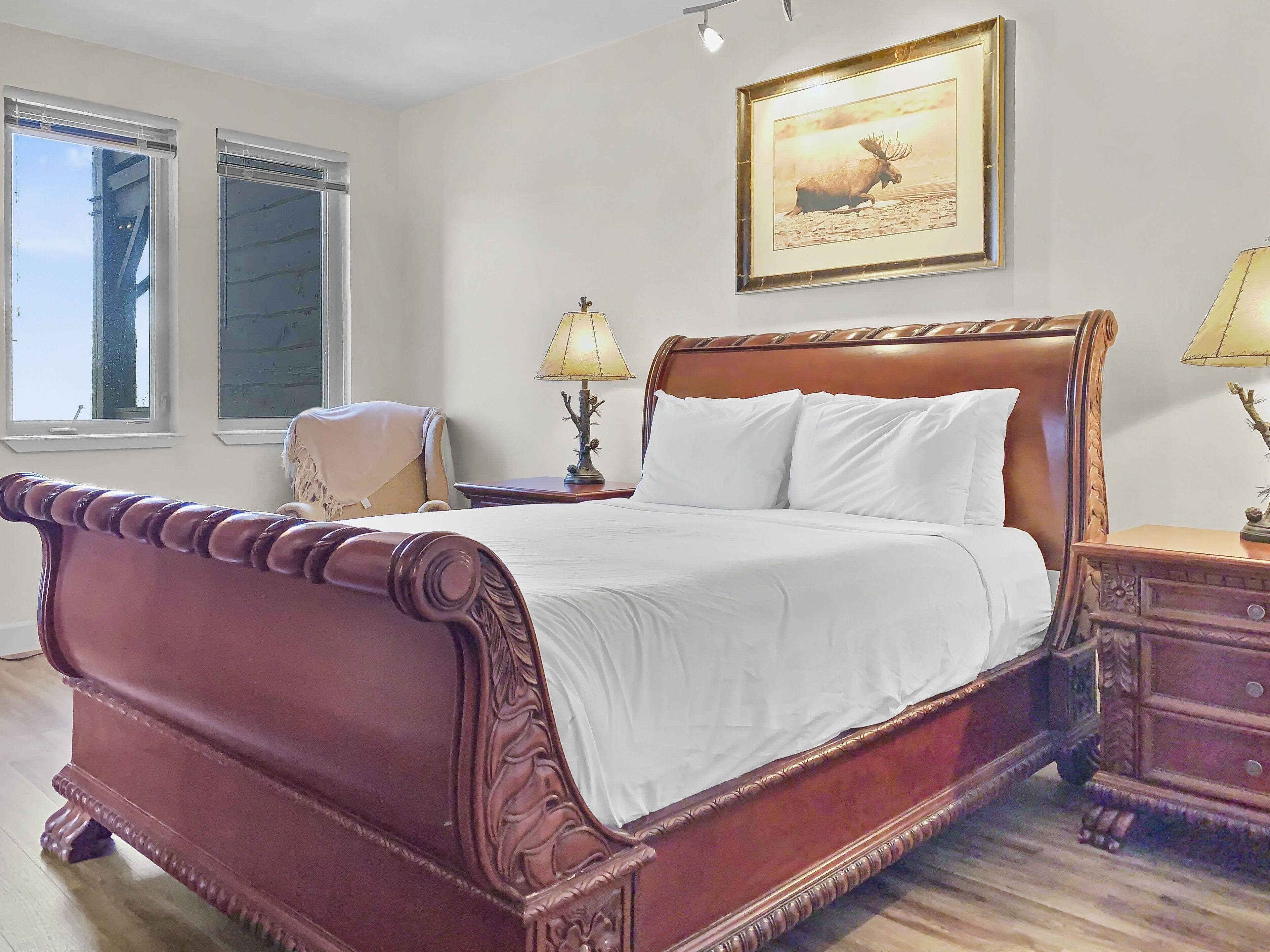 Crestview 208 2 Bedroom Condo by Redawning