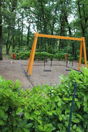 Children's area - Appartement 2 Pièces - 4/5 Personnes - Piscine Chauffée - Lac (Monflanquin)